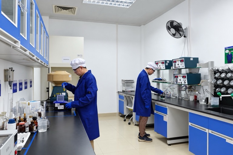Electroplating process development in the laboratory